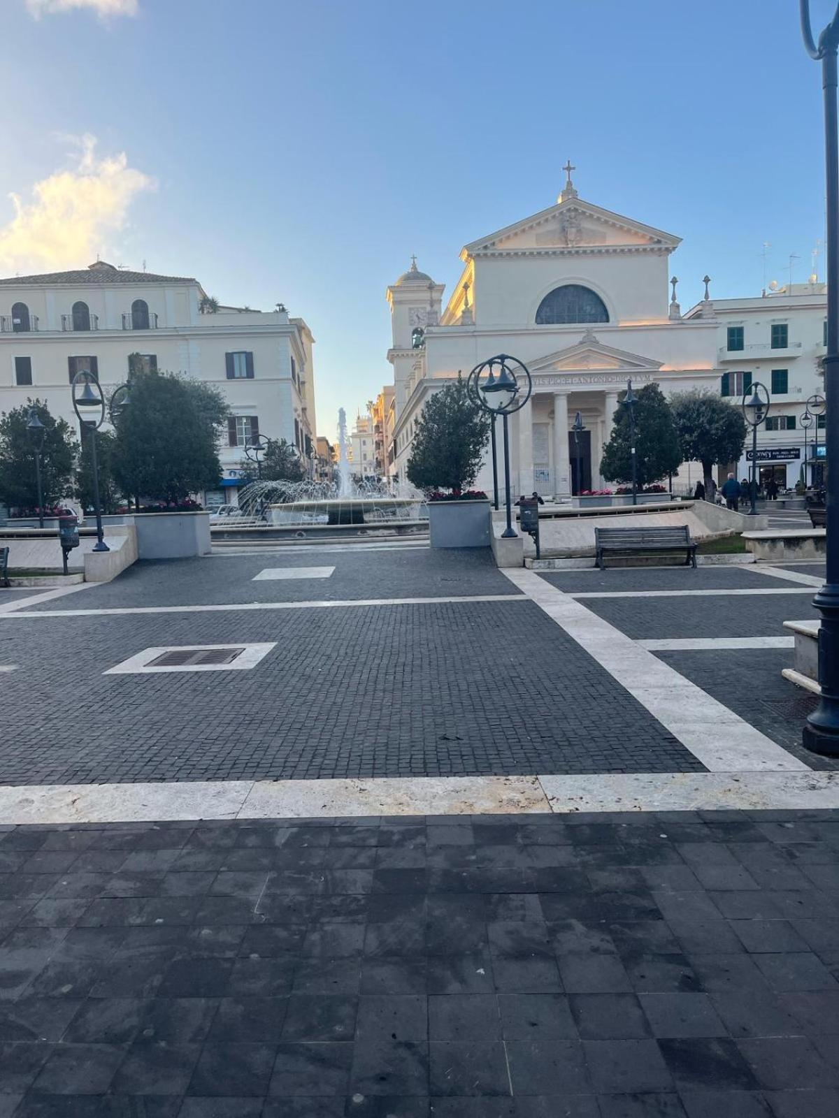 La Piazzetta Anzio Hotel Exterior photo